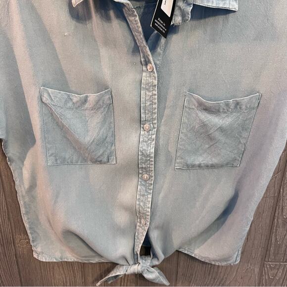 Sim & Sam Bleached Wash Short Sleeve Cropped Chambray - Picture 3 of 4